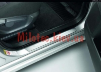 PZ467E818000    Toyota Verso 2013
